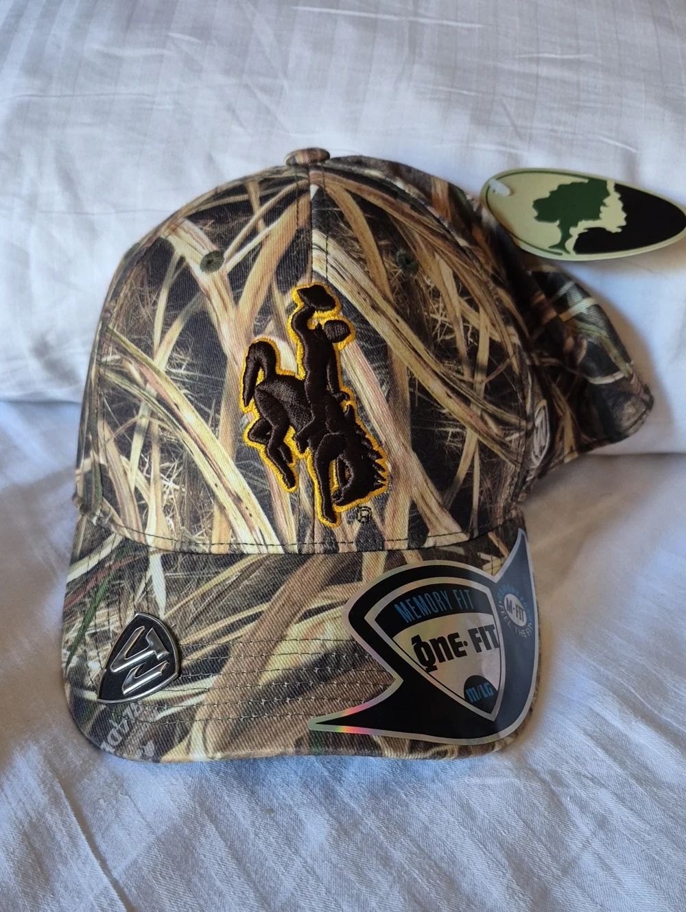 Top of the World Wyoming Cowboys M/L Stretchfit Hat - New